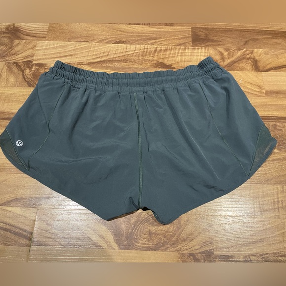 Lululemon Hotty Hot Short I| (2.5") Size 10 - Picture 9 of 11